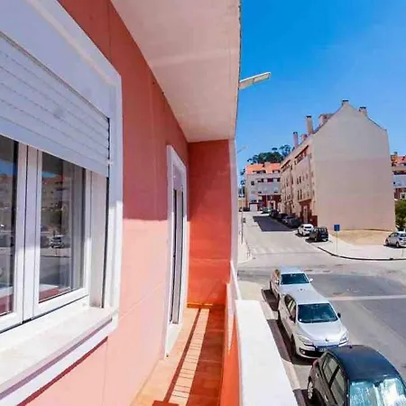 Bright And Modern Flat With Air-con And Free Parking * Moita (Setubal)