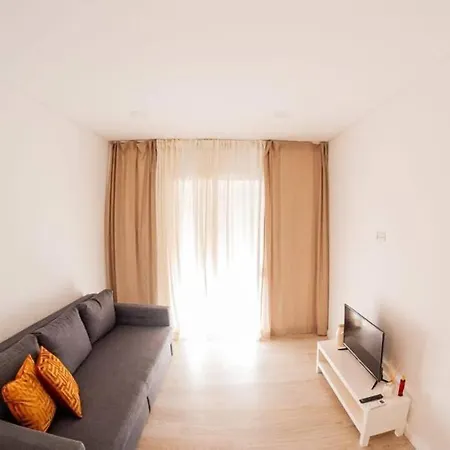 דירה Bright And Modern Flat With Air-con And Free Parking *